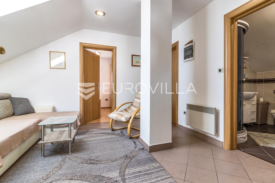 Zagreb, Žitnjak, moderna obiteljska kuća s uređenom okućnicom - cover