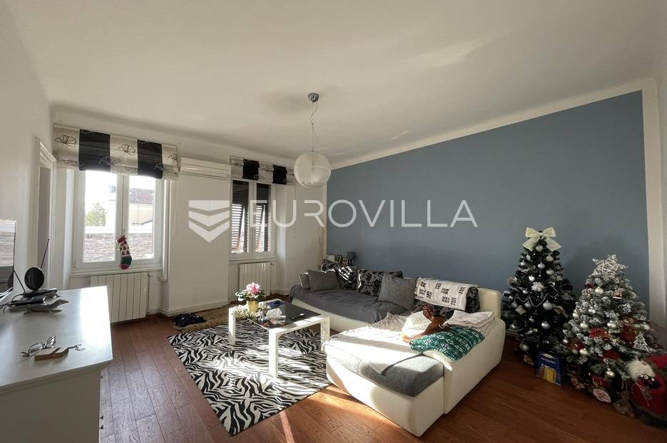 Pula, Centar, prostran stan u centru grada sa vrtom i parkirnim mjestom - cover