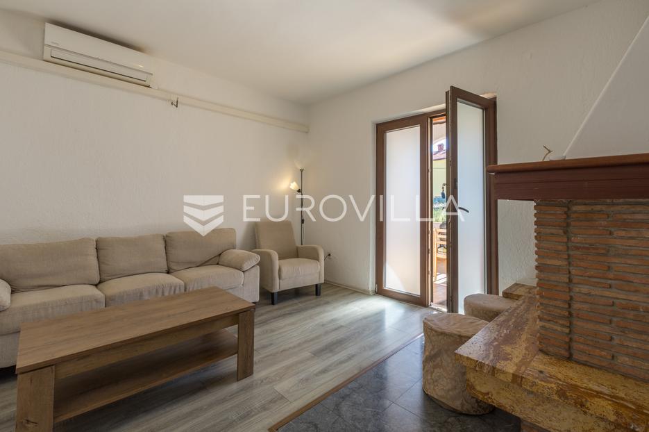 Istra, Rovinj, trosoban stan u prizemlju s parkingom, 650 m od plaže - cover