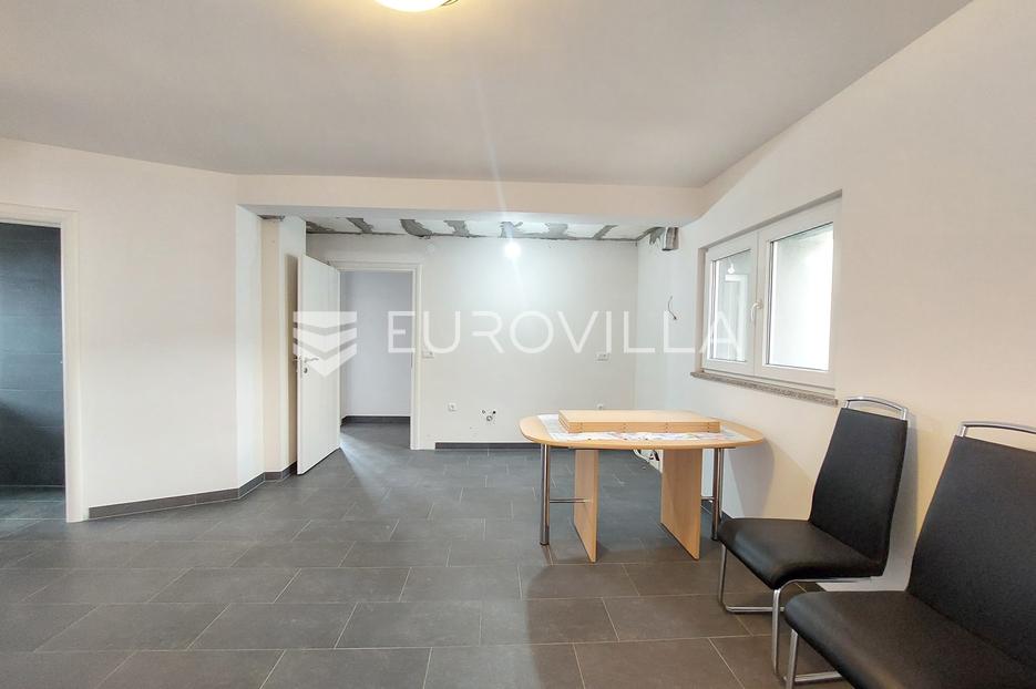 Ližnjan, trosoban stan s vrtom i garažom - cover