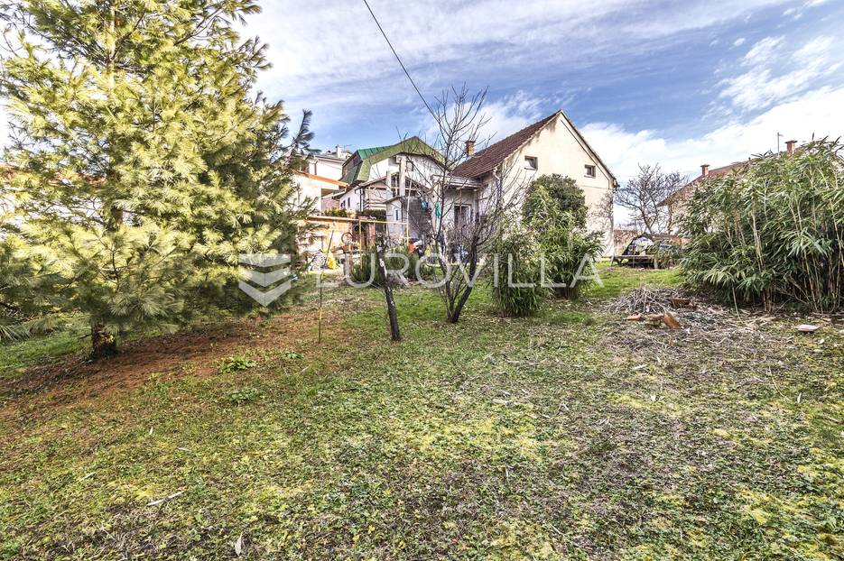 Mikulići, visokoprizemna kuća 64 m2 na zemljištu 716 m2 - cover