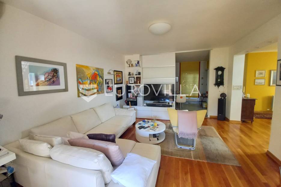 Medulin, obiteljska kuća na dvije etaže s vrtom i garažom - cover