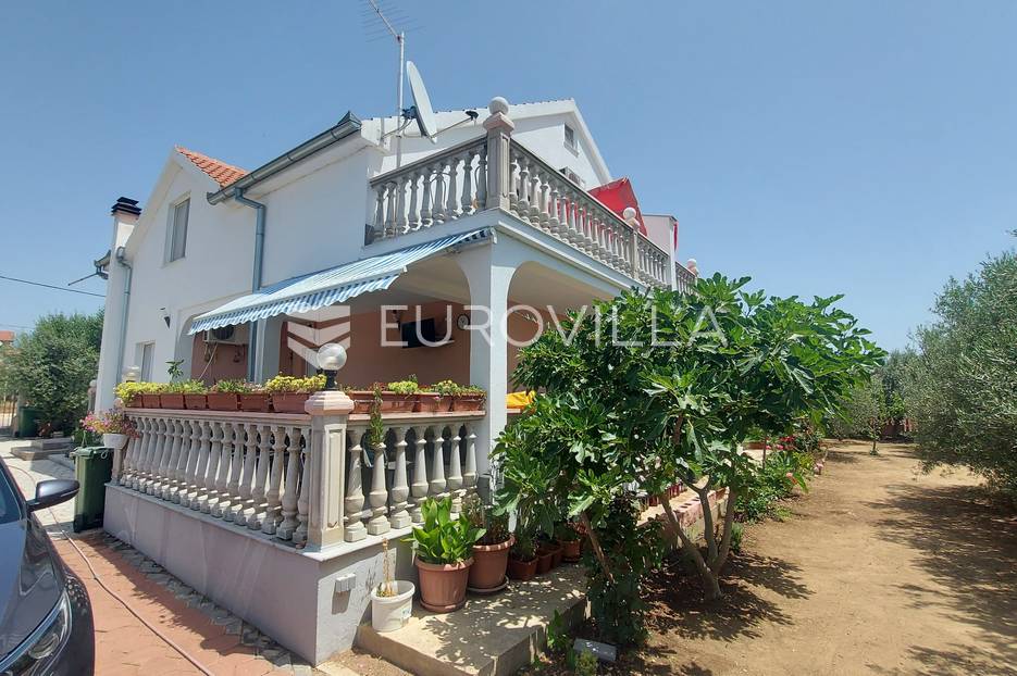 Zadar okolica, apartmanska kuća sa 7 apartmana NKP 300m2 - cover