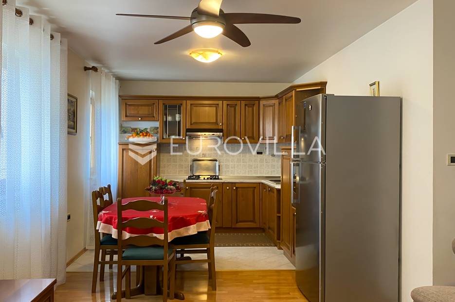 Istra, Bale, poslovno stambeni objekt s uhodanim poslovanjem 240m2 - cover