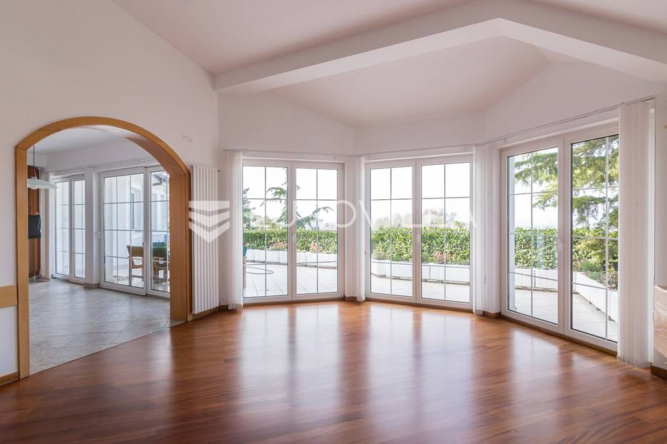 Šestine obiteljska vila za najam - cover