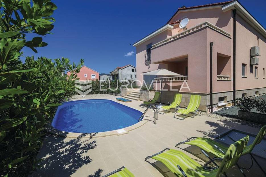 Kaštela, vila s bazenom, 200m od mora - cover