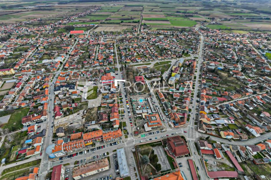 Đakovo, Centar, atraktivan prodajni prostor 198 m2 + potkrovlje i ostale prostorije - cover