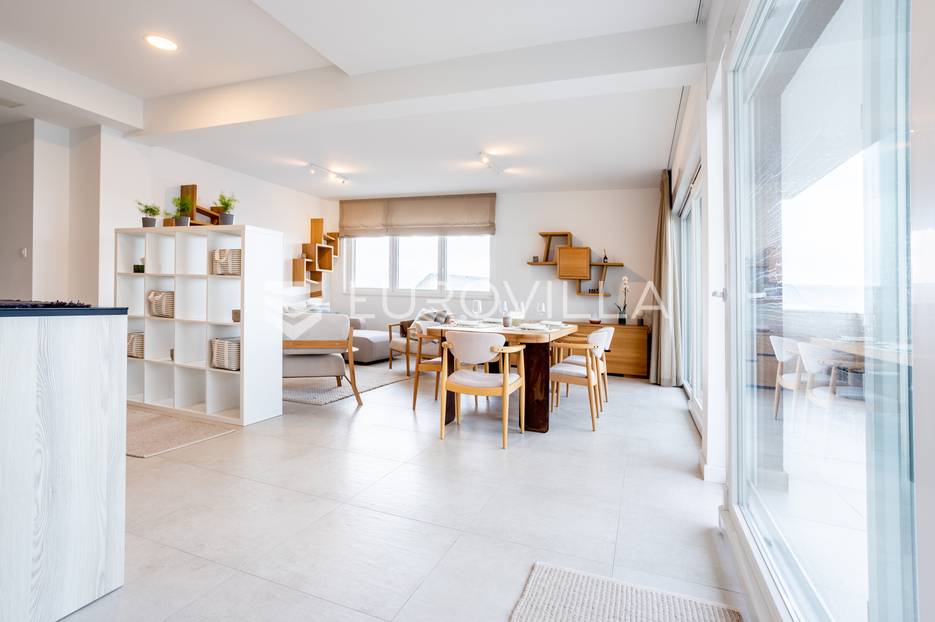 Vodice, luksuzan dvoetažan stan s pogledom na more - cover