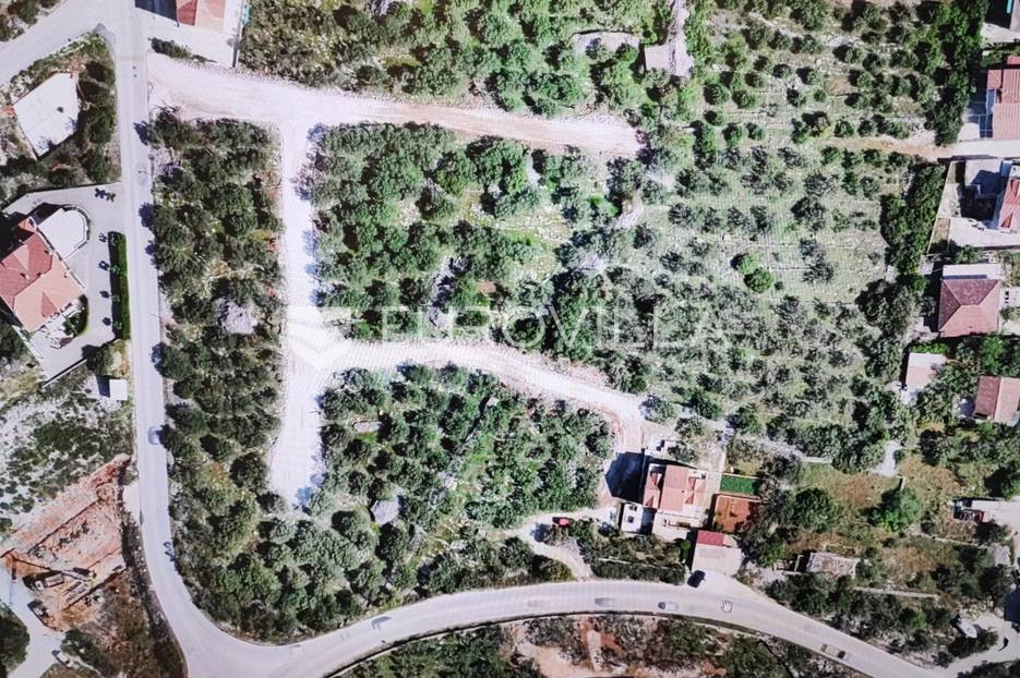 Supetar, građevinsko zemljište - cover