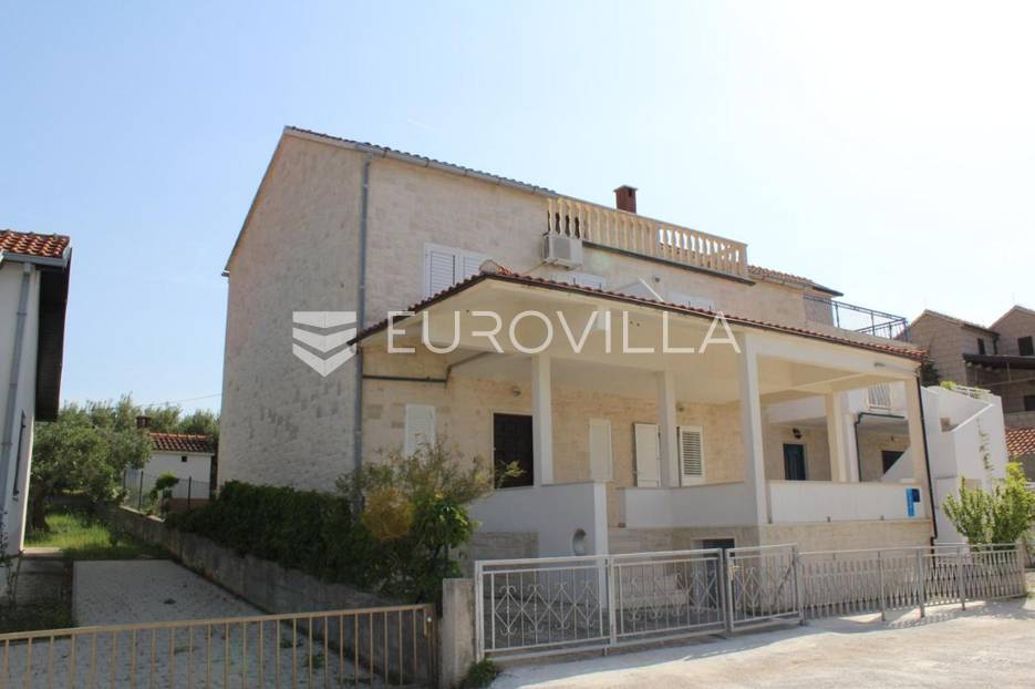 Brač, Splitska, apartmanska kuća s pogledom - cover