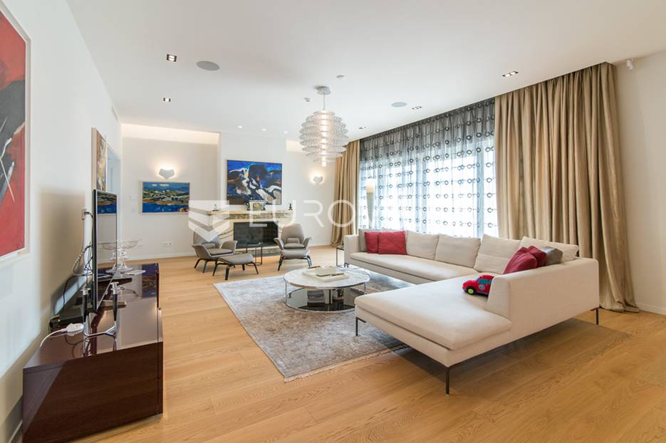 Tuškanac luksuzna vila s bazenom - cover