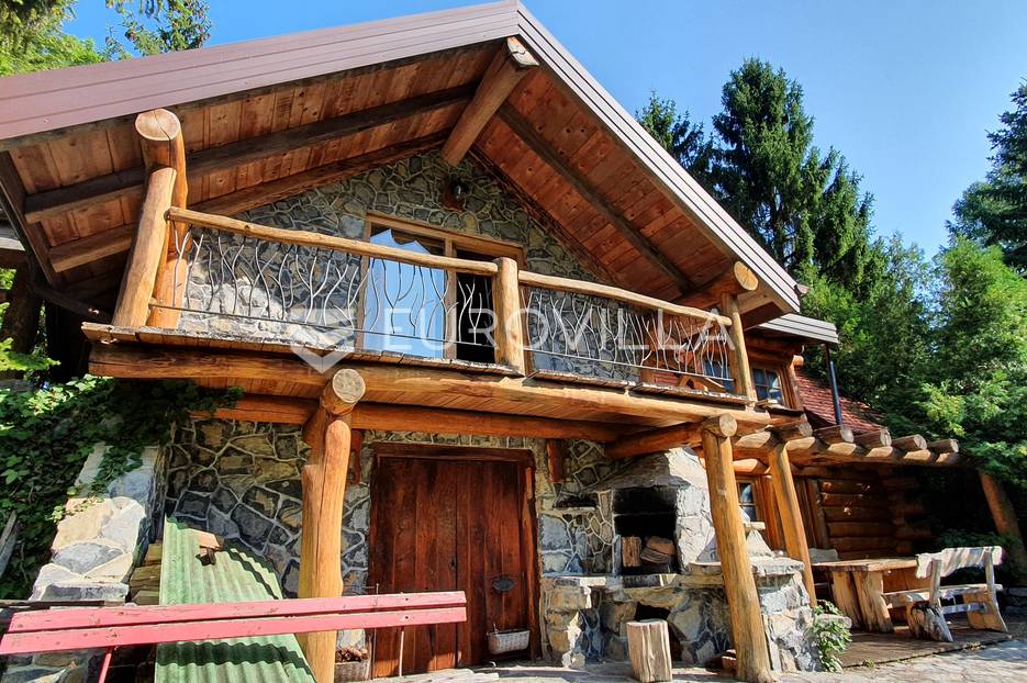 Samobor, prekrasna obiteljska vikendica NKP 152 m2 na zemljištu 1.565 m2 - cover