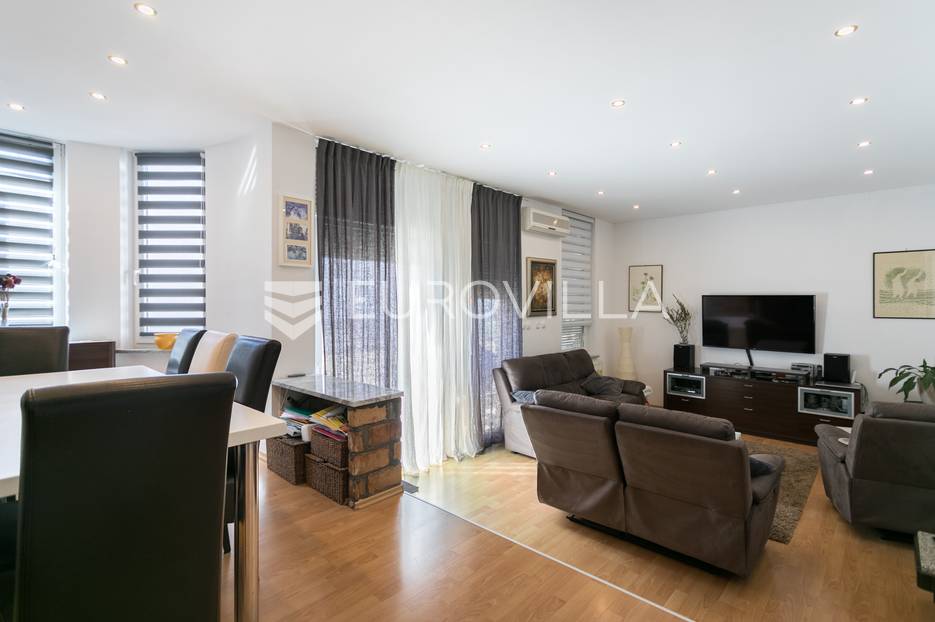 Zagreb, Maksimir, odlična moderna dvojna kuća - cover