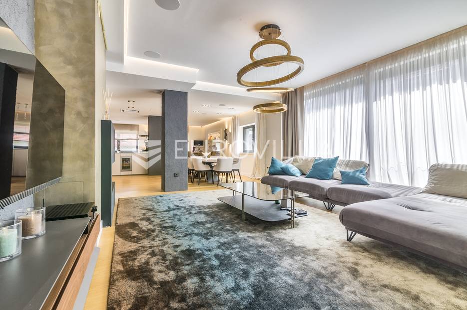 Zagreb, Mlinovi, moderna luksuzna vila 500 m2 - cover