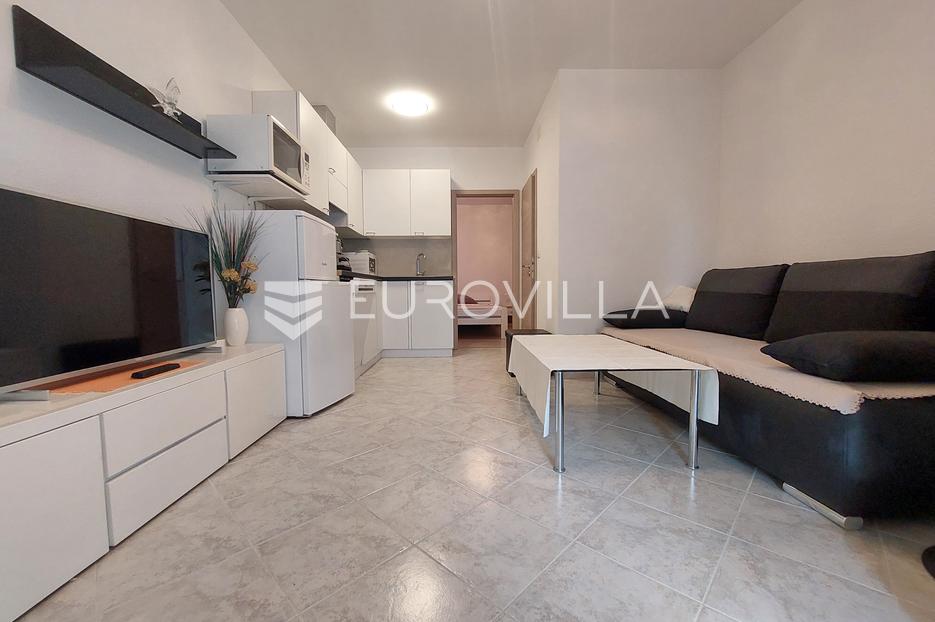 Ližnjan, jednosoban stan s vrtom i parkingom (B) - cover