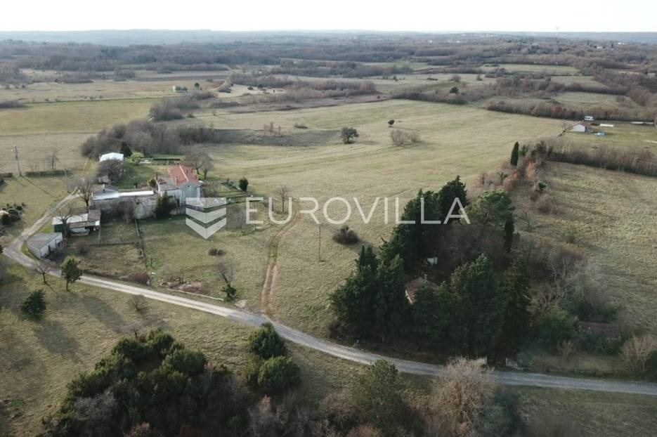 Istra, Hrboki - 32935 m2 zemljišta, dio građevinsko dio poljoprivredno - cover