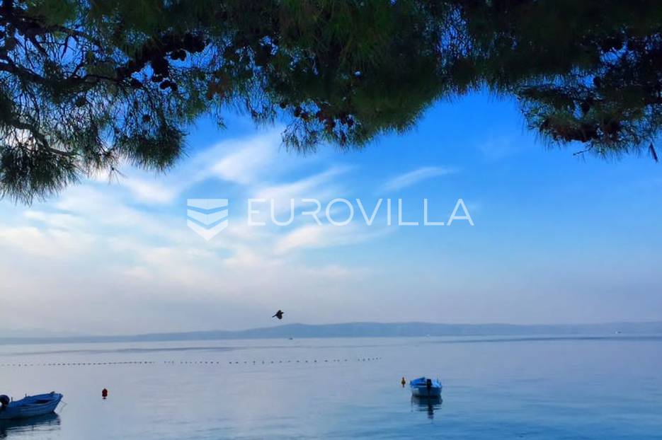 Bratuš, dalmatinska kuća u nizu, prvi red uz more - cover