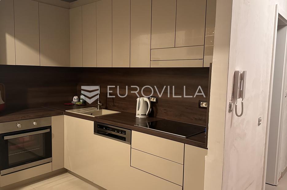 Istra, Rovinj, novo adaptiran stan NKP 65 m2 na odličnoj lokaciji sa pogledom na more i stari grad - cover