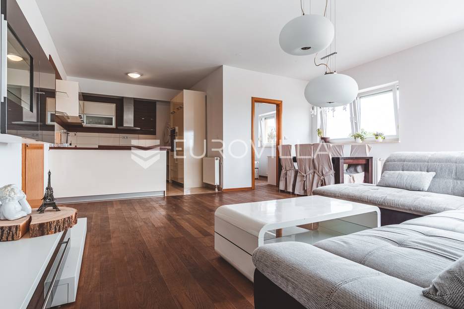 Zagreb, Žuti brijeg prekrasan trosoban stan 75 m2 + 2 PM - cover