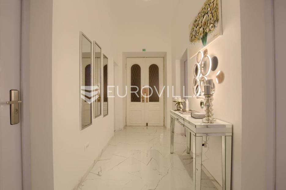 Pula, moderan peterosoban stan u centru grada NKP 140 m2 - cover