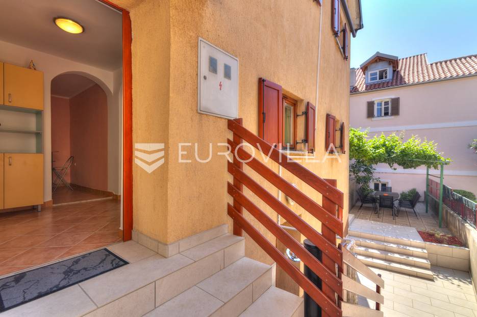 Senj, kuća 102 m2 u starom gradu s lijepim dvorištem i terasom - cover