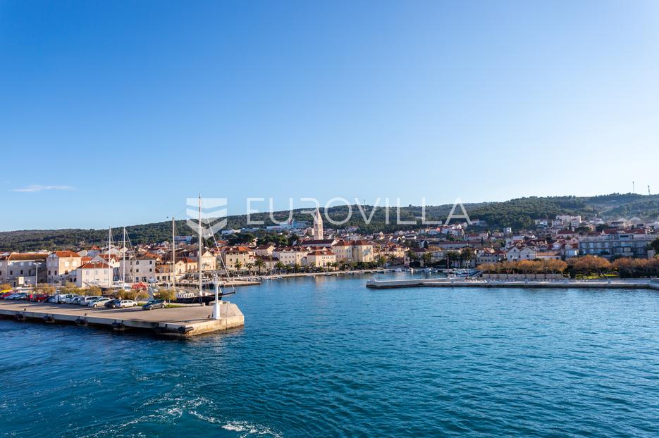 Brač, Povlja, poljoprivredna parcela prvi red uz more, 21.378 m2 - cover