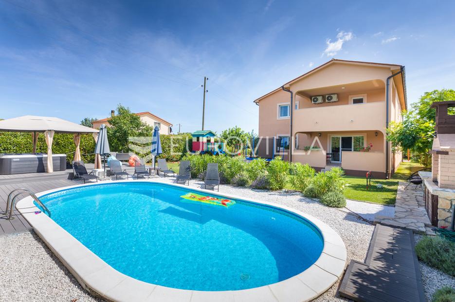 Marčana, Loborika - samostojeća kuća 260 m2, bazen 36 m2, jacuzzi, sauna, teretana - mirna lokacija - cover