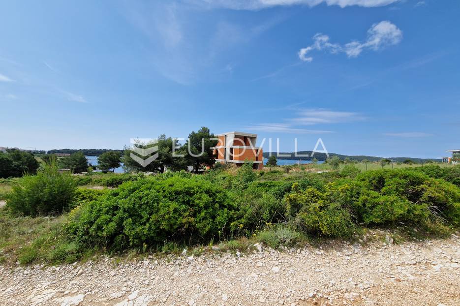 Mukalba Medulin, zemljište s građevinskom dozvolom 910 m2, 100 metara od mora, pogled na more - cover