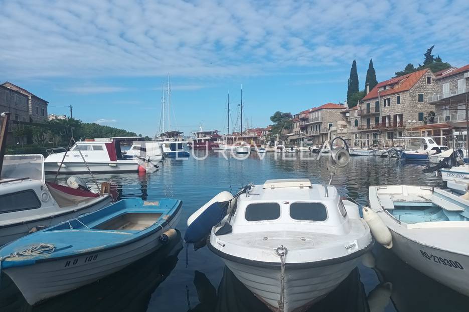 Šolta, Stomorska, trosoban stan NKP 126 m2 - cover