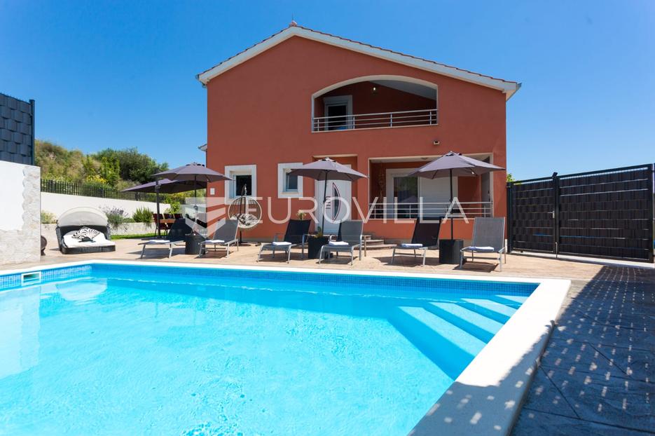 Solin, Mezanovci, fantastična vila za život i investiciju - cover