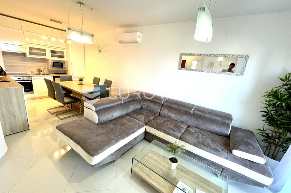 Crikvenica, Kačjak, prekrasan trosoban stan 75 m2 - cover