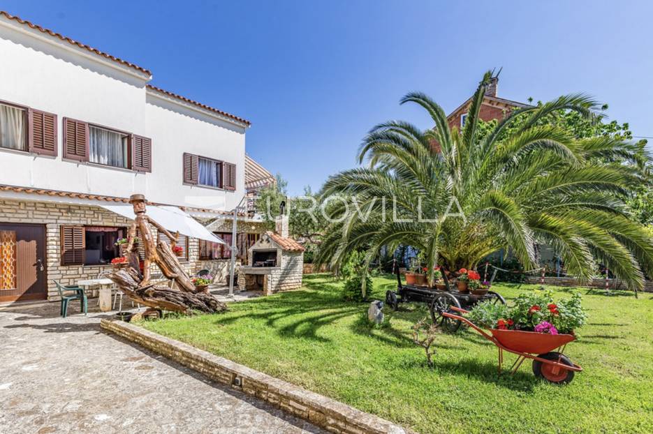 Premantura, apartmanska kuća 500 metara od mora s pogledom na more - cover