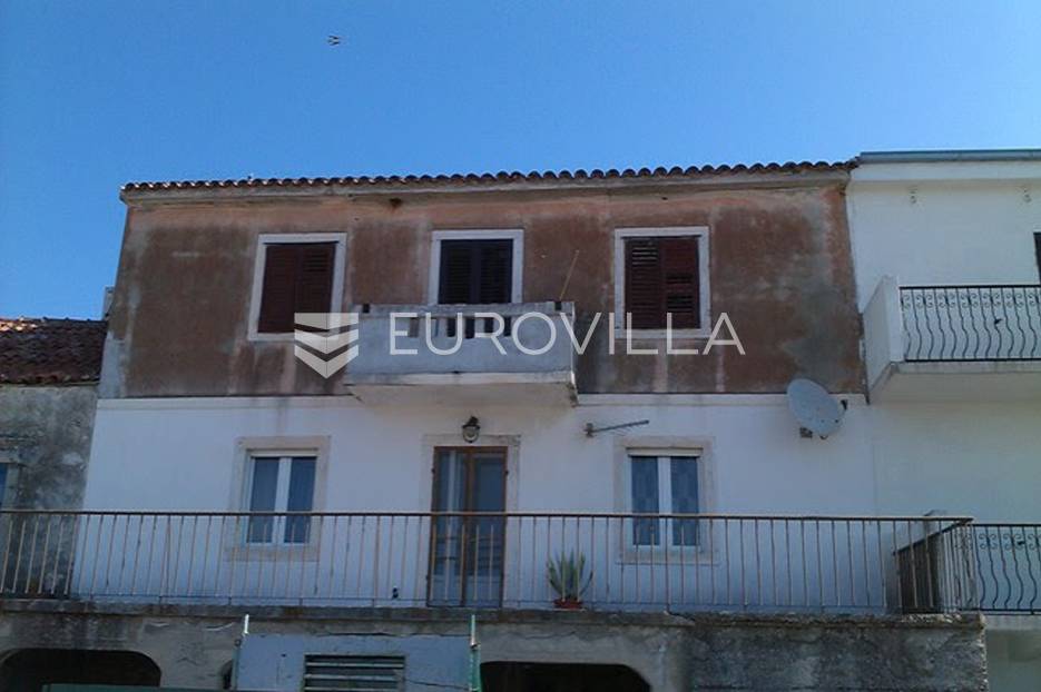 Hvar, Sućuraj, kuća na samoj rivi za adaptaciju - cover