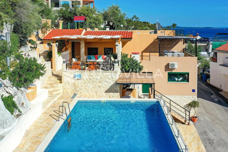 Vinišće, prekrasna kuća s bazenom u mirnoj uvali - cover