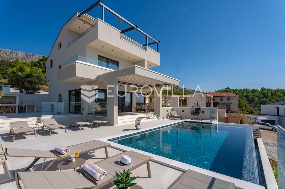 Split, Podstrana, elegantna vila s panoramskim pogledom na more i bazenom - cover