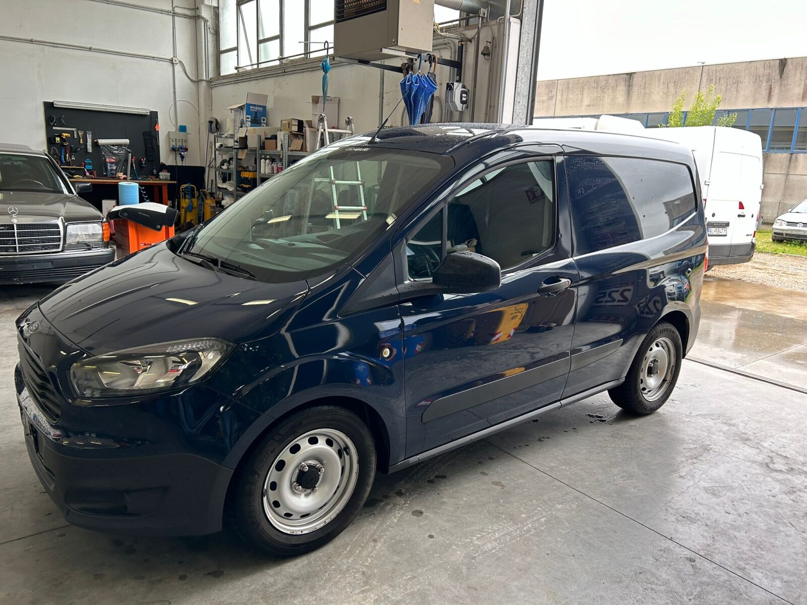 Ford Transi courier - cover