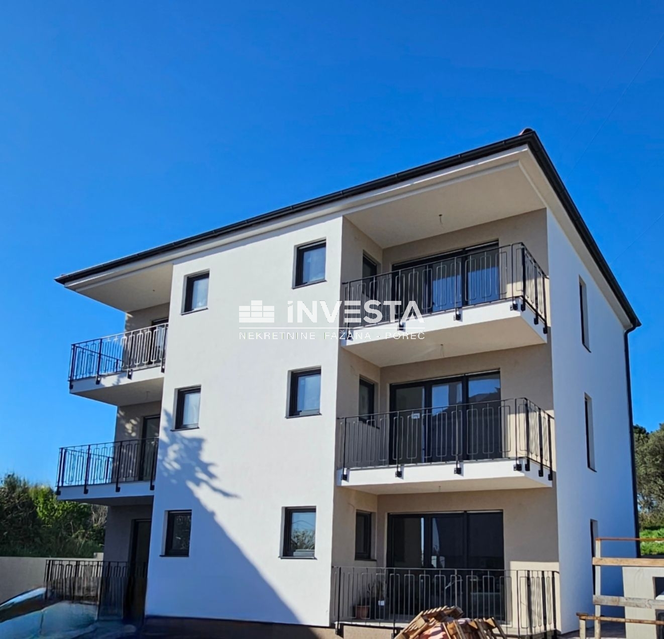 Pula, stan novogradnja, 2.kat, 95 m2, 2SS+2kupatila+WC+vrt+parking - cover