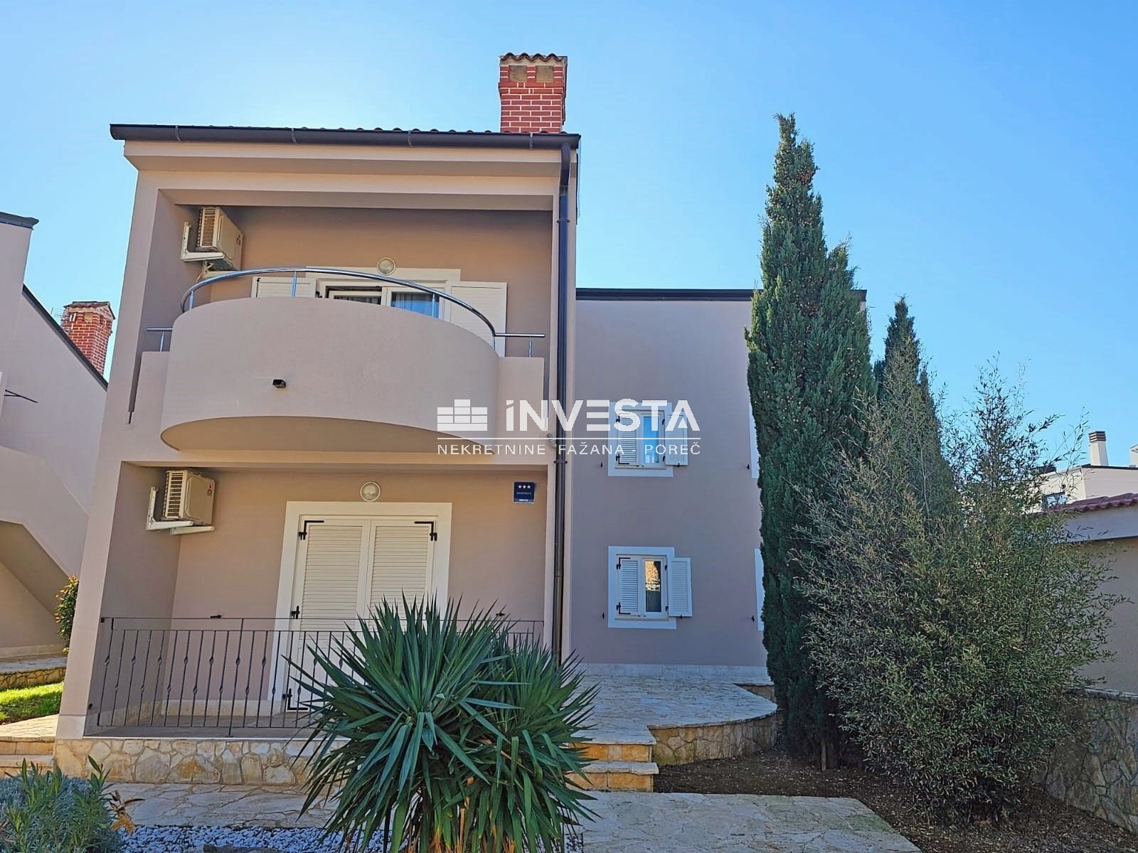 Medulin, samostojeća kuća sa 2 etažirana apartmana, 200 m od mora - cover