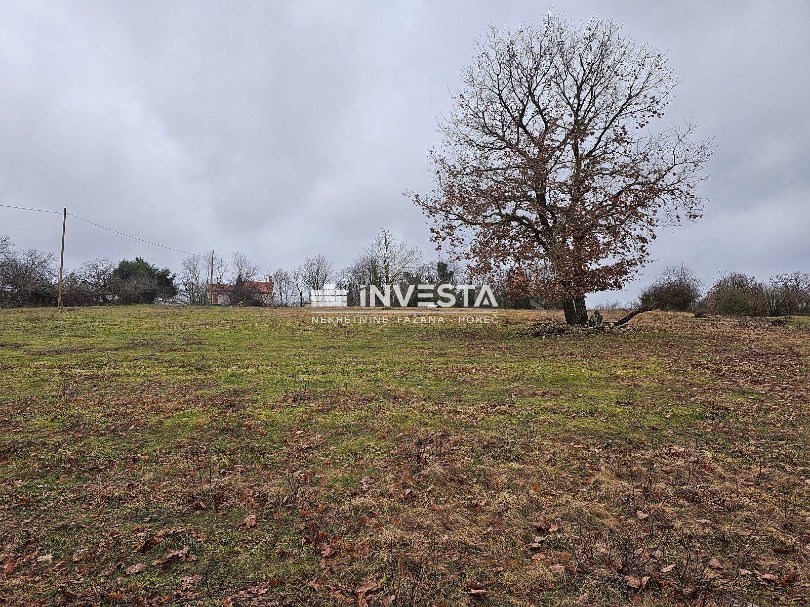 Žminj, građevinsko zemljište 1000 m2, odlična lokacija - cover