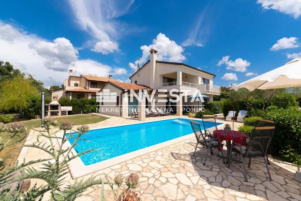 Okolica Višnjana, vila s bazenom na rubu naselja, 166 m2, 3SS - cover
