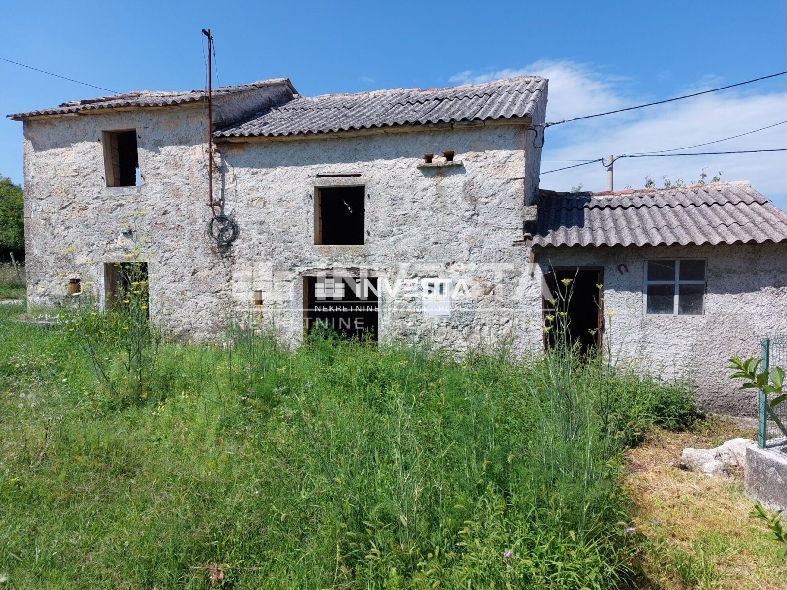Poreč okolica, samostojeća kamena kuća s prostranom okućnicom - cover