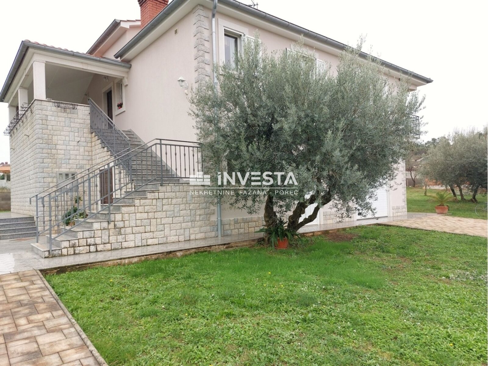 Okolica Svetog Lovreča, obiteljska kuća sa 2 stambene jedinice, 270 m2 - cover