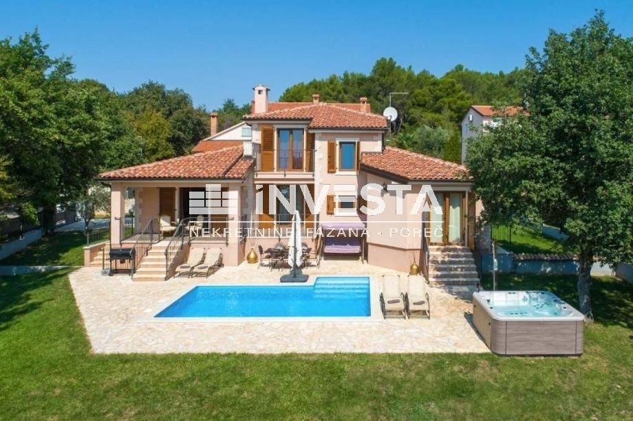 Poreč okolica, tradicionalna vila s bazenom i predivnom okućnicom - cover