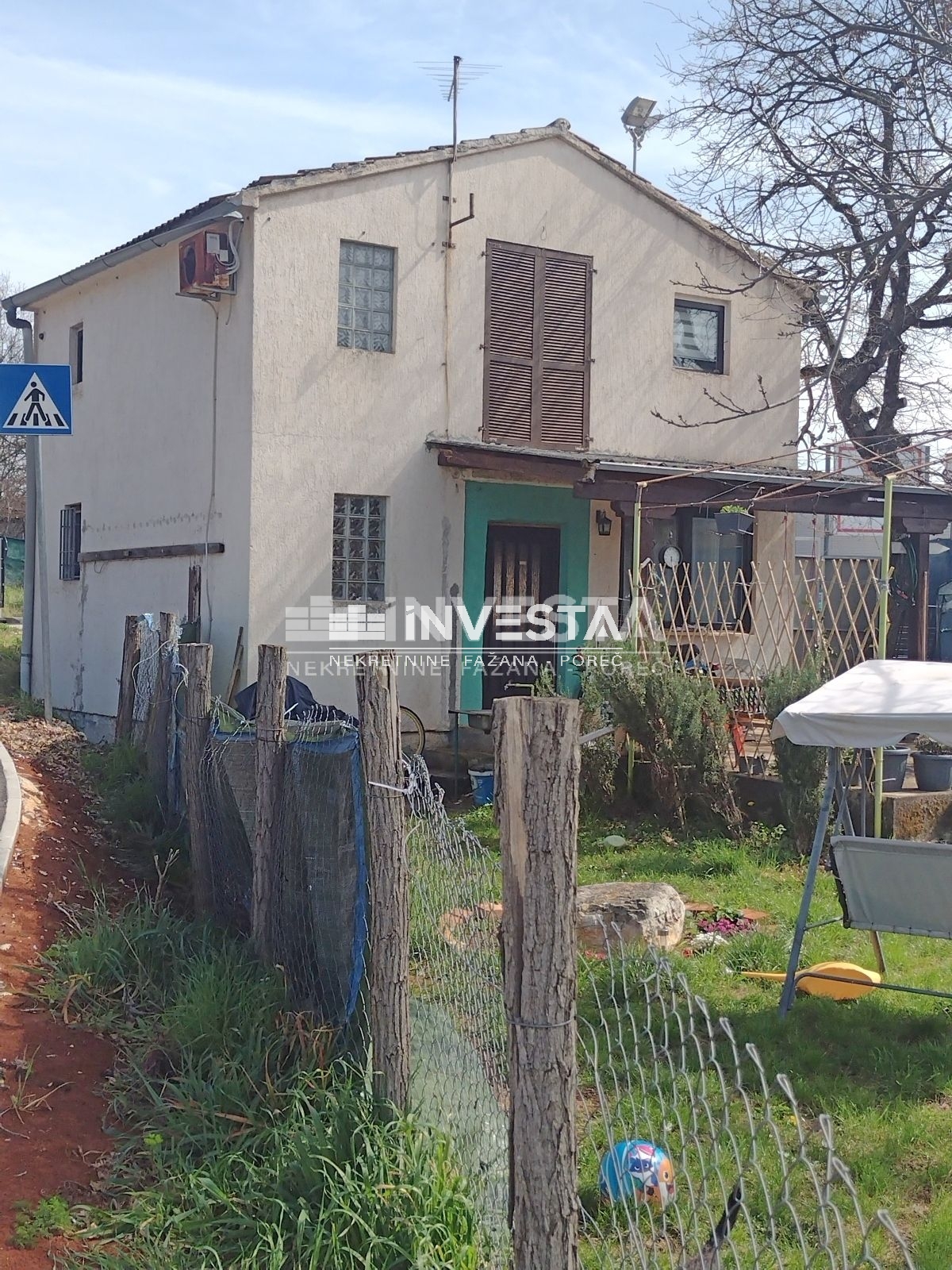 Poreč, Kuća u poslovnoj zoni za adaptaciju, 140 m2 ,1077 m2 okućnice - cover