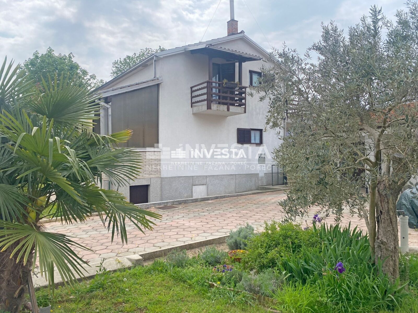 Pula, Šijana, 2 stambene jedinice na prostranom zemljištu od 1150 m2 - cover