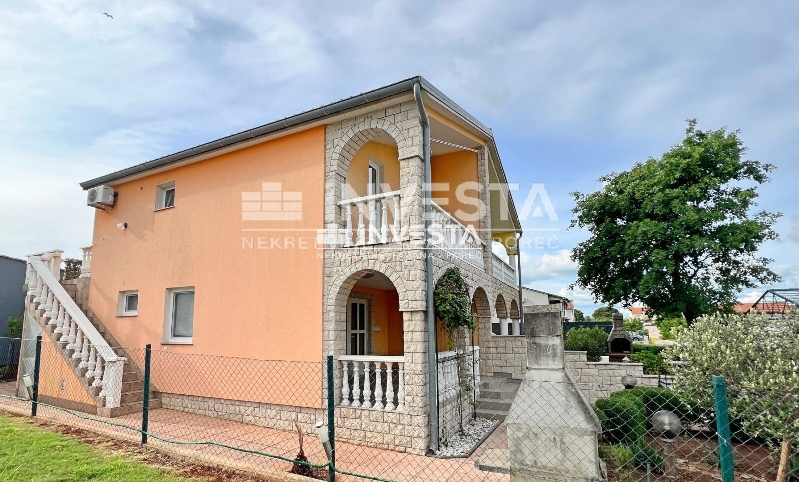 Štinjan, kuća sa 2 apartmana i okućnicom, 1 km od mora - cover