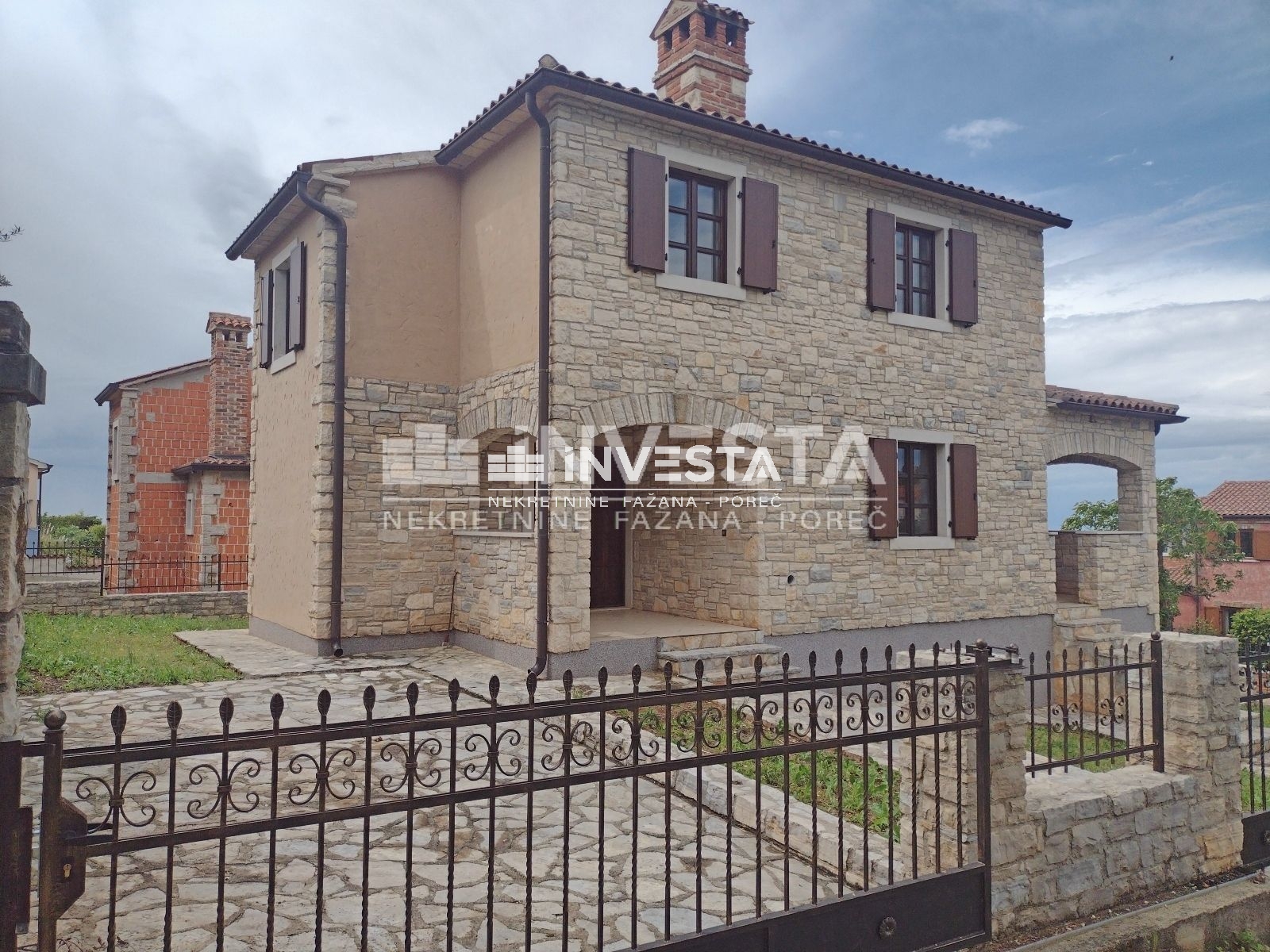 Poreč okolica, lijepa kamena vila s okućnicom, 3SS, pogled more - cover