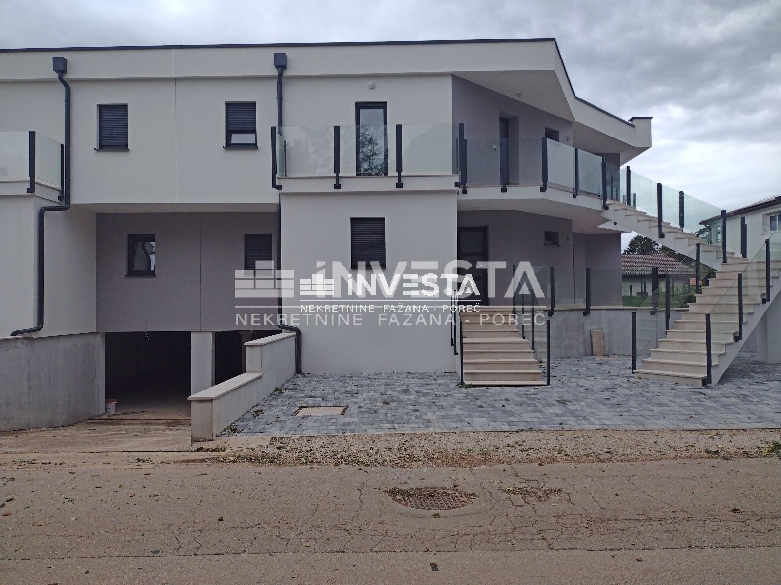 Umag okolica, stan s pogledom na more, novogradnja, TOP LOKACIJA! - cover