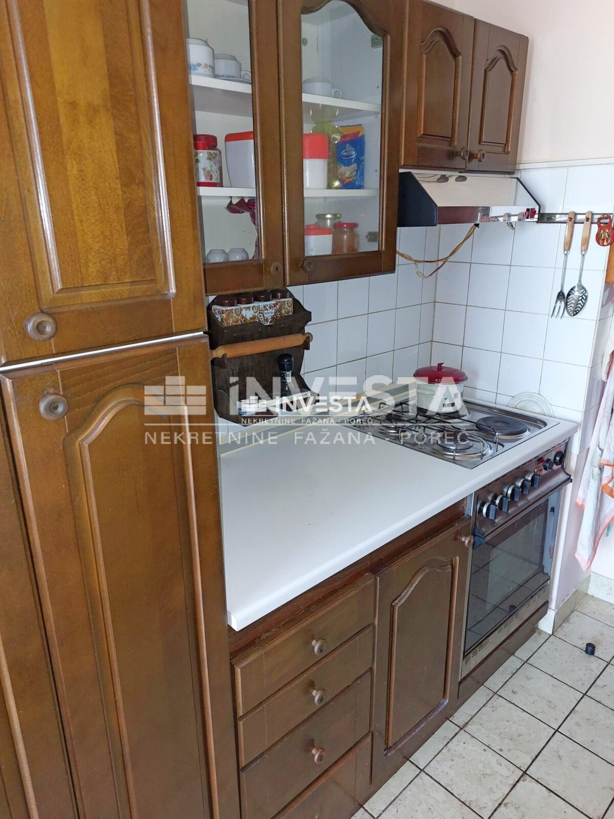 Umag, prostrani dvosobni stan s 2 terase u blizini mora, 80 m2 - cover