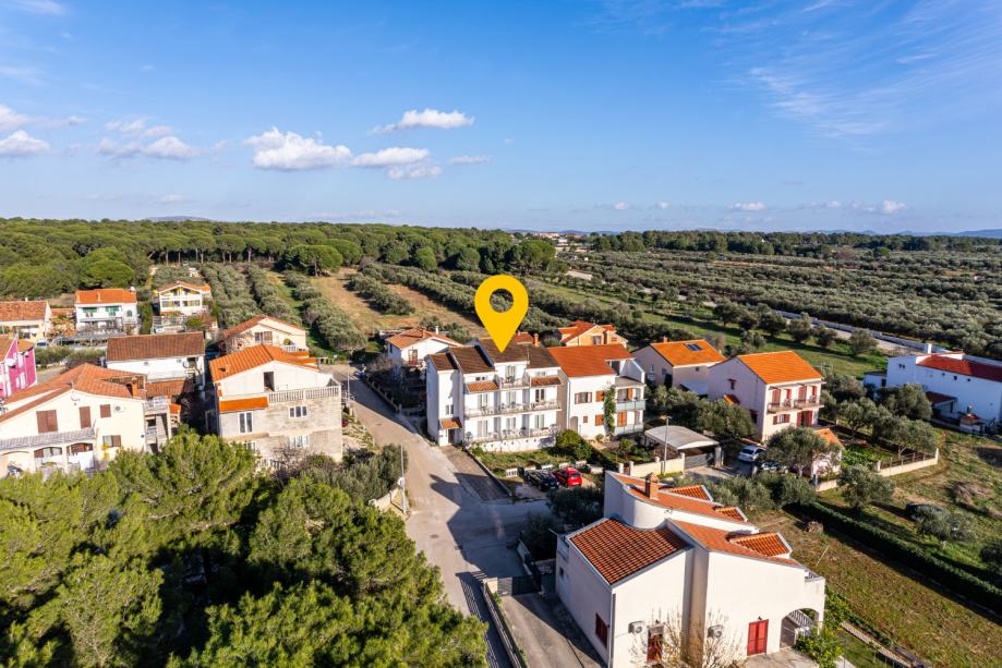 BIOGRAD NA MORU - KUĆA - 370 m2 (16 soba s kupaonom) - PRILIKA ZA RENT (prodaja) - cover